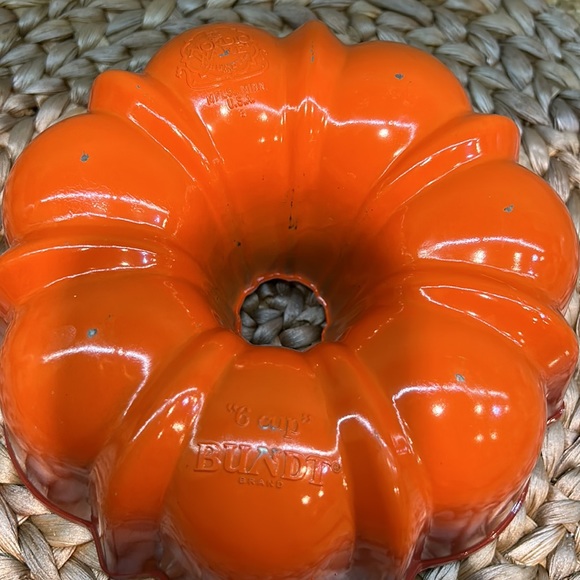 Vintage Nordic Ware Bundt Cake Pan 6 cup orange ombré - Picture 2 of 3